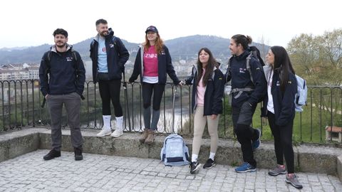 Luis Cepeda, Xurxo Carreo, Cristina Castao, Natalia Maquieira, Roi Mndez y Tamara Garca en la salida desde Ourense de su recorrido por la Va de la Plata.