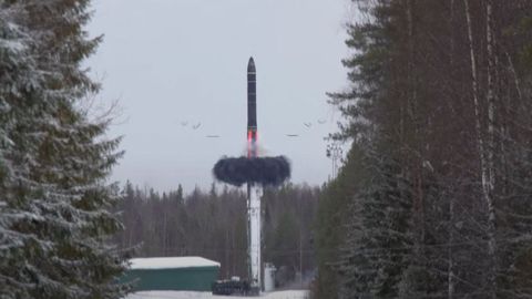 Lanzamiento de un misil balístico ruso durante otras maniobras en el mes de febrero