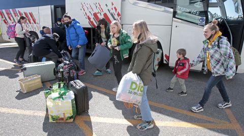 Refugiados ucranianos llegando al colegio San Narciso de Marn