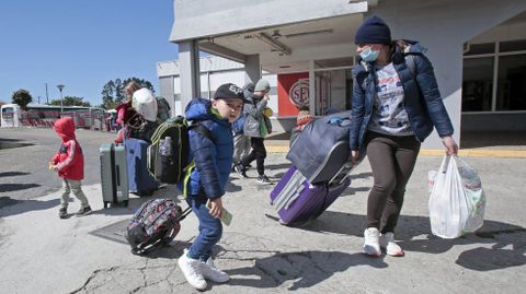 Refugiados ucranianos llegando al colegio San Narciso de Marn