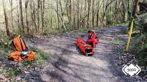 Rescate ciclista herido tras sufrir una cada  en Rioturbio, Mieres