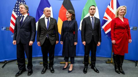 El secretario de Estado de Estados Unidos, Antony Blinken, el ministro de Relaciones Exteriores de Francia, Jean-Yves Le Drian, la ministra de Relaciones Exteriores de Alemania, Annalena Baerbock, el ministro de Relaciones Exteriores de Italia, Luigi Di Maio, y la secretaria de Relaciones Exteriores británica, Liz Truss, en la sede de la OTAN en Bruselas