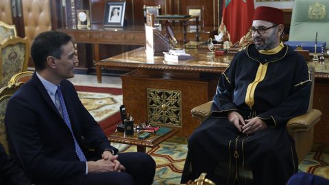 Pedro Sánchez y el Rey Mohamed VI de Marruecos en el Palacio Real de Rabat, en una imagen de archivo.