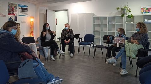 Taller de atención psicológica para refugiados ucranianos en la sede de la Plataforma Coruñesa de Voluntariado