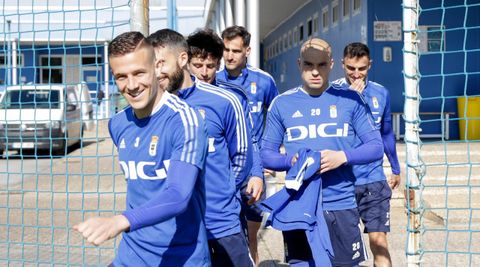 Tarín, Borja Bastón, Pombo, Sangalli, Carlos Isaac y Dani Calvo antes de un entrenamiento