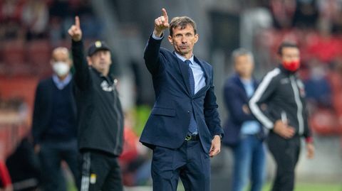 José Ángel Ziganda, durante el Sporting-Oviedo en El Molinón