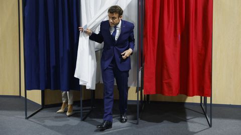Emmanuel Macron, este domingo, en su colegio electoral