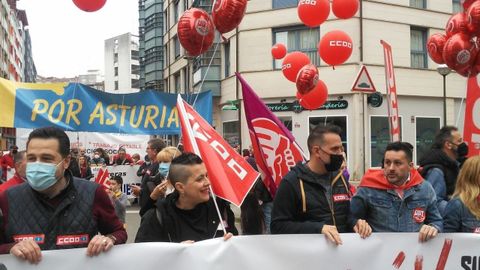 José Manuel Zapico y Javier Fernández Lanero durante la manifestación en Avilés