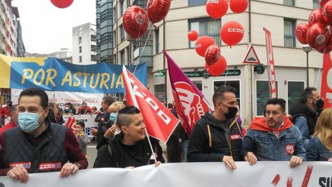 Jos Manuel Zapico y Javier Fernndez Lanero durante la manifestacin en Avils 