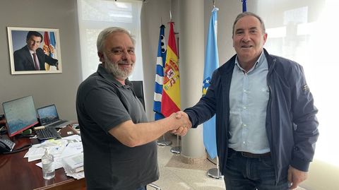 El gerente de la empresa Gallaecia Soluciones en Madera, Juan Páez, mantuvo una reunión esta semana con el alcalde de Bóveda, José Manuel Arias