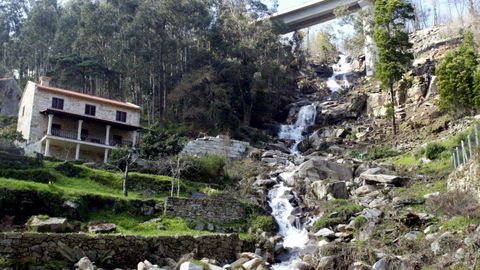 Fervenza del río Miñouva, en Domaio