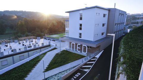 Los tres grados se impartirán de forma semipresencial en el centro de la UNED