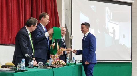 Acto de graduación de alumnos de segundo de bachillerato en el colegio Los Sauces