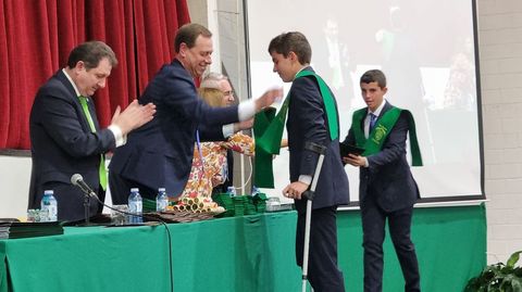 Acto de graduación de alumnos de segundo de bachillerato en el colegio Los Sauces