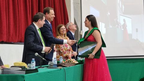 Acto de graduación de alumnos de segundo de bachillerato en el colegio Los Sauces