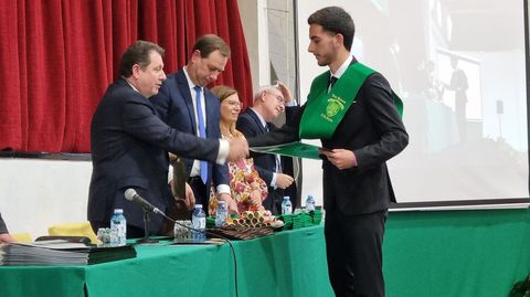 Acto de graduación de alumnos de segundo de bachillerato en el colegio Los Sauces