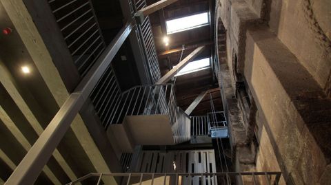 Espacio entre las habitaciones del albergue de Diomondi y el lateral de la iglesia de San Paio