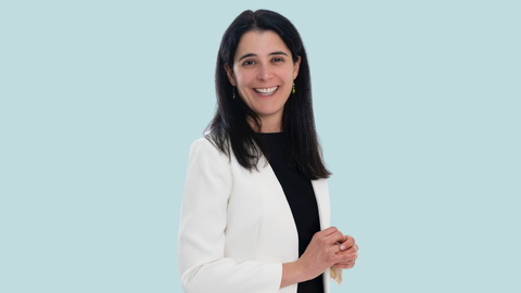 Iris Pérez Bonaventura ejerce como psicóloga clínica en la prevención, evaluación y tratamiento de problemas emocionales y conductuales en niños, adolescentes y sus familias.