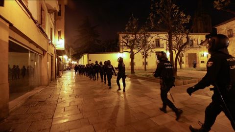 La Policía Nacional realiza controles especiales en determinadas zonas de ocio nocturno de  Oviedo.