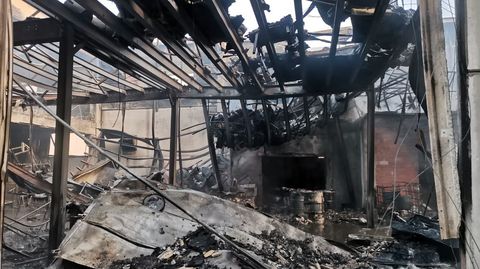 Interior de la nave de Poliésteres Sobral, en Bueu.