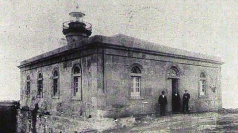 La foto más antigua del faro de Ons, datada en 1865, el año en que entró en servicio