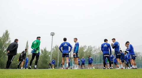 Los jugadores del Oviedo, en El Requexn