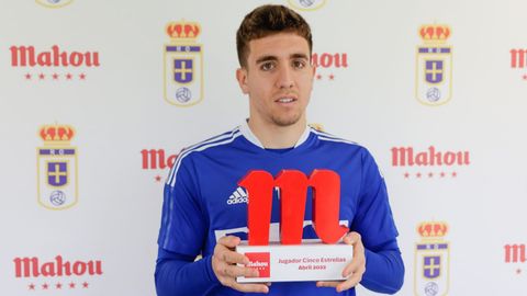 Joni Montiel, con el premio a mejor jugador 5 estrellas del mes de abril