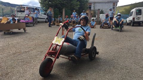 Participantes en la última carrera de carrilanas de Folgoso do Courel celebrada hasta ahora, la del 2019