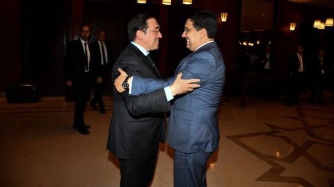 El ministro de Asuntos Exteriores, José Manuel Albares, saluda a su homólogo marroquí, Naser Burita, antes de su reunión en Marrakech