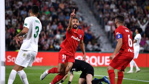 Matheus Cunha celebra su gol en Elche