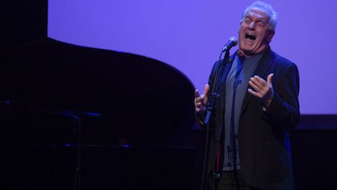 El cantautor Víctor Manuel participa en un concierto-homenaje al músico, etnógrafo y escritor Joaquín Díaz por su 75 aniversario 