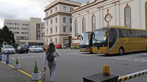 Fachada del Colegio Apóstol Santiago de Vigo