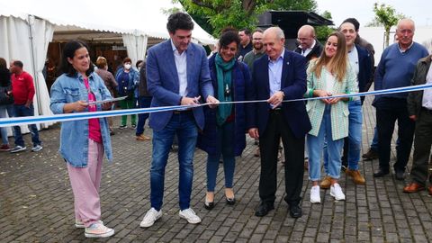 Javier Arias, delegado territorial de la Xunta, inauguró la feria
