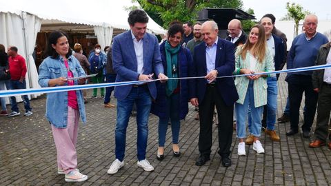 Javier Arias, delegado territorial  de la Xunta, inaugur la feria