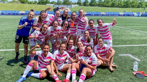 Las futbolistas del Real Oviedo celebran su victoria ante el Seagull Femenino