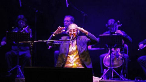 Battiato, en pleno concierto en el auditorio Mar de Vigo, en septiembre del 2015.