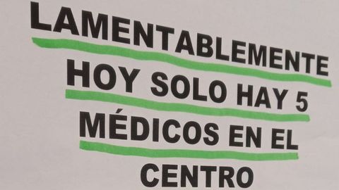 Cartel colgado en el Centro de Salud de La Corredoria