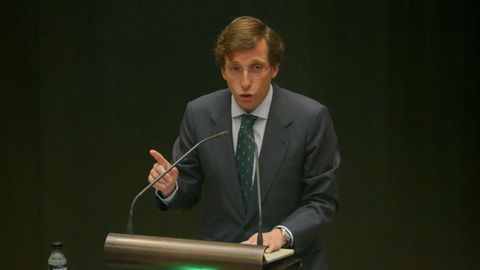 El alcalde de Madrid, José Luis Martínez-Almeida, interviene en una sesión plenaria en la Asamblea de Madrid.