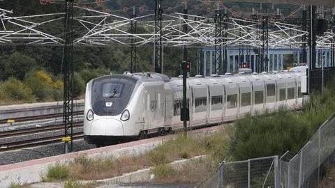 Una unidad de un tren Avril de ancho variable que estuvo en pruebas en la provincia de Ourense este mes de junio.