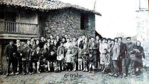 Foto histórica de los habitantes de Pandenes, en Cabranes