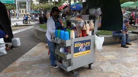 La publicidad del candidato Rodolfo Hernndez en un puesto ambulante.