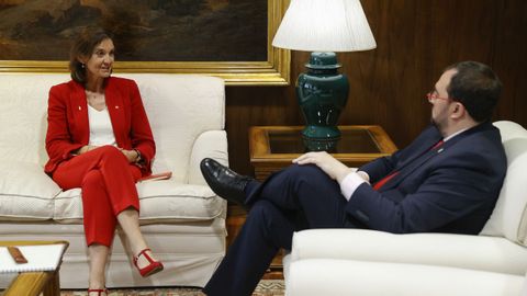 El presidente del Principado de Asturias, Adrián Barbón, se reúne con la ministra de Industria, Comercio y Turismo, Reyes Maroto,