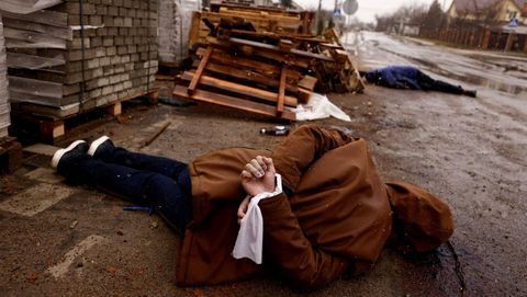 La retirada rusa dej cientos de cadveres en las calles de Bucha, en la periferia de Kiev.