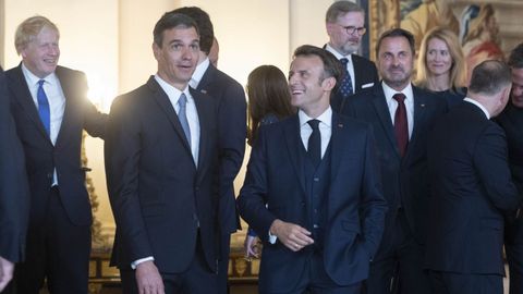 El presidente del Gobierno, Pedro Sánchez, junto al presidente de Francia, Emmanuel Macron