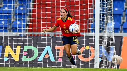 Ane Elexpuru celebra el primer gol de la selección española