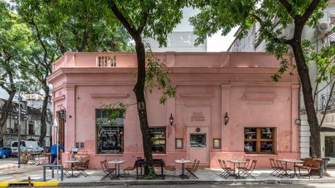 Restaurante El Preferido de Palermo, en Buenos Aires, un almacén abierto por emigrantes asturianos en 1952 y hoy convertido en local de moda, conservando el aspecto original