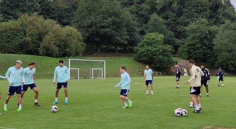 Alonso Aceves y Marcelo Flores, en primer plano, entrenando junto a Hugo Rama, Luengo y Migueln