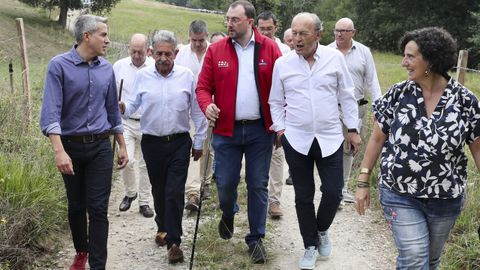 El presidente asturiano, Adrián Barbón, y el de Cantabria, Miguel Ángel Revilla, en la inauguración del Camín de los Santuarios