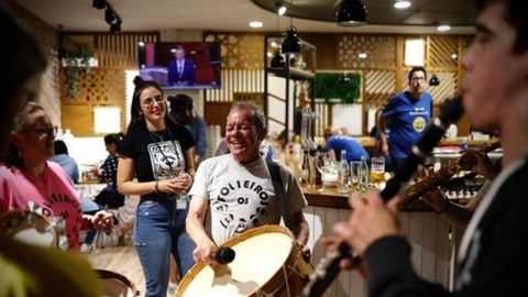 Los cantos llenaron de animacin bares de Guitiriz