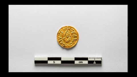 El Museo Arqueológico recoge el triente de Recaredo, una moneda visigoda encontrada en el Castillo de Gauzón